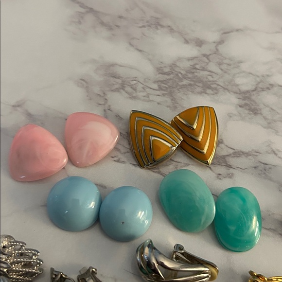 Lot of 31 Clip on or Screw Back Earrings - Picture 5 of 7